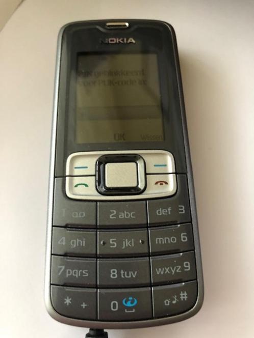 Oude Nokia met oplader