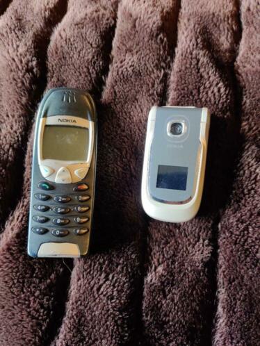 Oude Nokia telefoons  6210 amp 2760