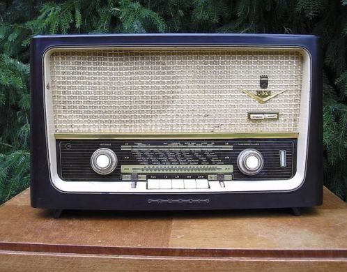 oude radio GRUNDIG bakeliet