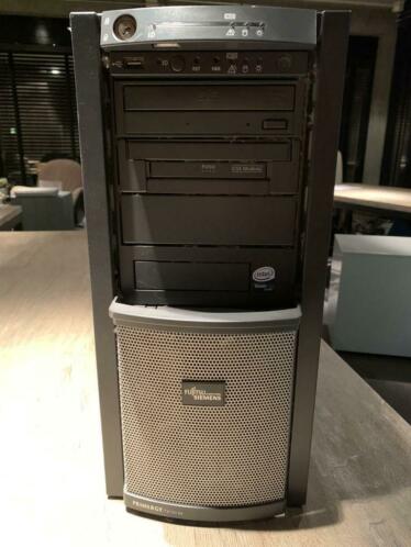 Oude server Fujitsu Siemens Primergy TX150 S6