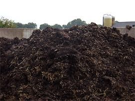 oude stalmest aangeboden