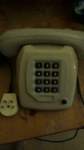 Oude telefoon met druktoetsen