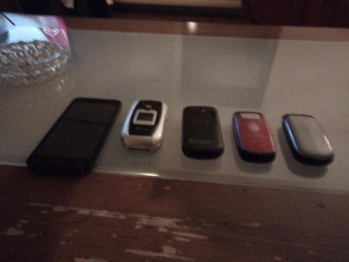Oude telefoons 2 Samsungs 1 lg Alcatel 1 Motorola
