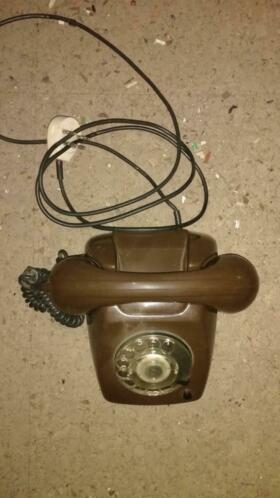 oude vaste telefoon met draaischijf