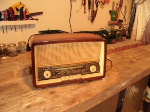 Ouderwetse radio Loewe Opta Bella type 5710W