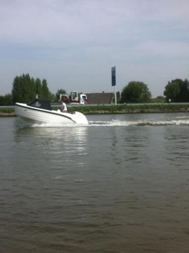 Oudhuijzer 570 incl 60 pk mercury en kap overjarig