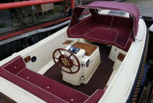 Oudhuyzer 6 meter met 3 -cyl. vetus 27 pk uit 2005