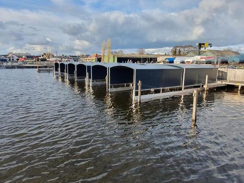 Overdekte ligplaatsen direct aan het Tjeukemeer, Friesland
