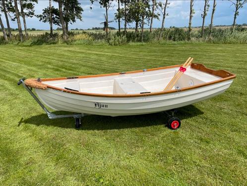 Overnaads polyester volgbootje
