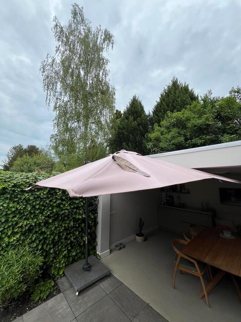 Parasol met voet van 90kg