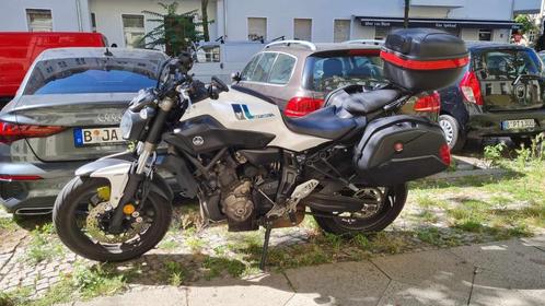 parelmoer witte Yamaha MT-07 met koffers