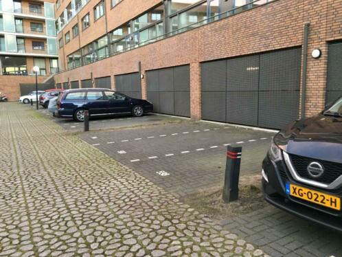 Parking spot to let near Bijlmer Arena  Garage te huur