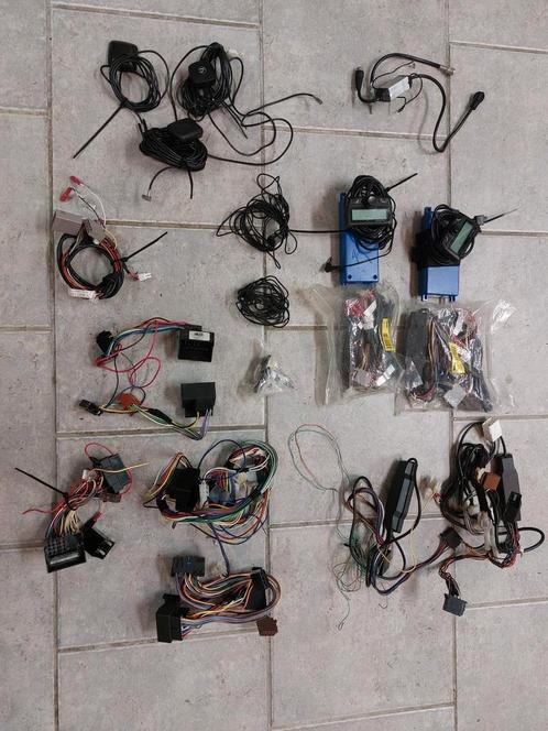 Parrot, GPS antennes, ISO connectors, Quadlock