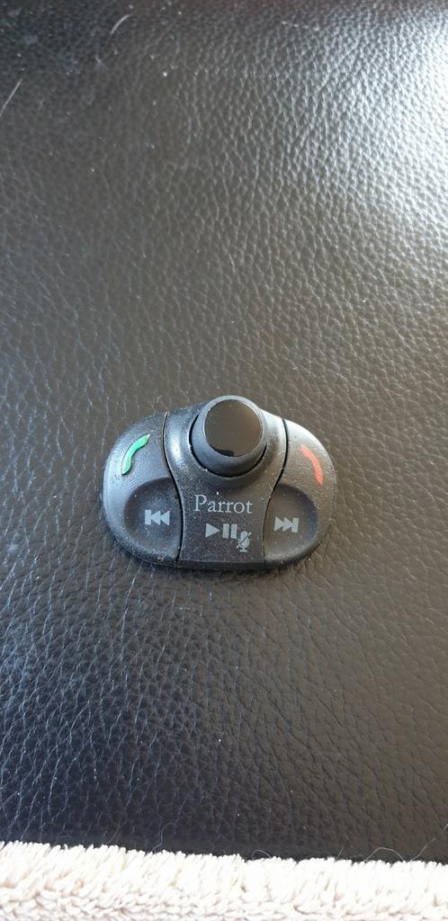 Parrot remote werkt prima (batterij houder stuk)