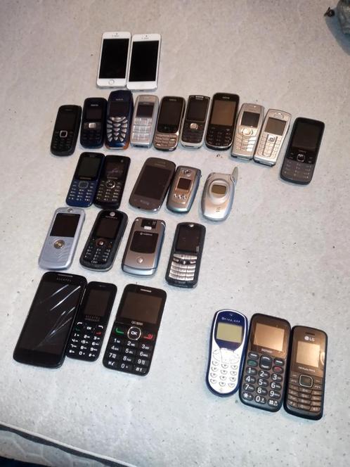 Partij 27 oude telefoon toestellen mobiel gsm Nokia Samsung