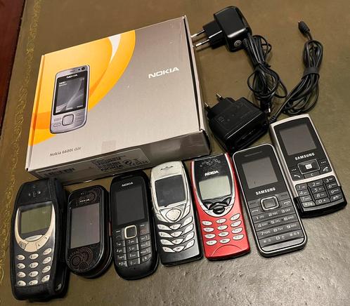 Partij 8 stuks oude Nokia  Samsung mobiele telefoons