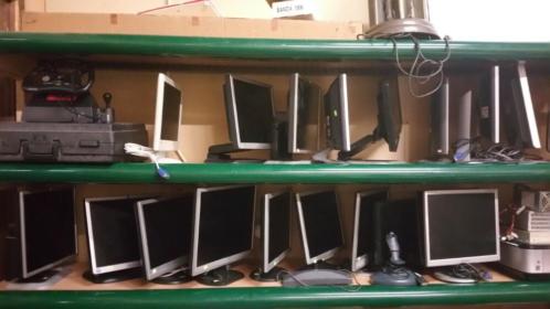 Partij monitoren diverse groottes van 15 tot 24 inch en merk