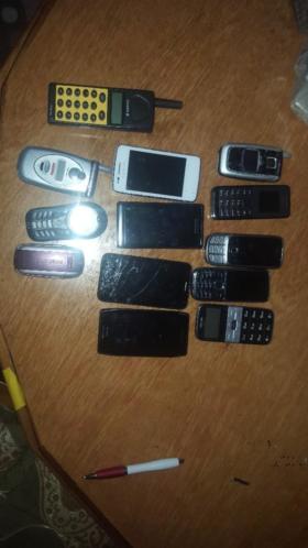 Partij telefoons voor onderdelen