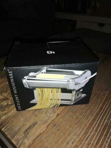 pasta machine. nieuw in de doos. nooit gebruikt