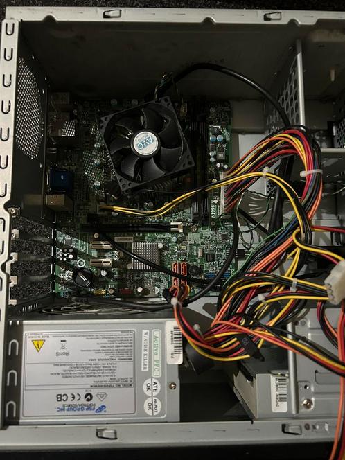 Pc behuizing met moederboard en i7