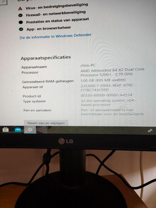 Pc met scherm en toetsenbord