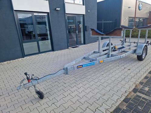 Pega kielboottrailer met een 850KG as in goede staat