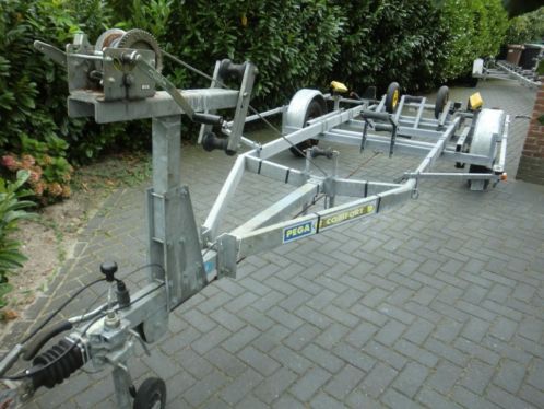 Pega met kenteken en1350 kg as type zb1350 comfort tot 6 m.