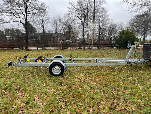 Pega prins liner  1800 kg bun trailer