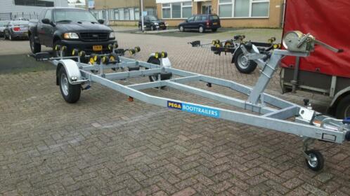 Pega V1350 speciaal voor Tenders of sloepen met motor in bun