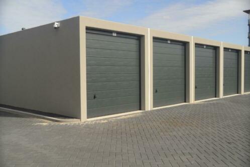 Per direct TE HUUR garageboxen van 18m2 tm 42m2 (Maassluis)