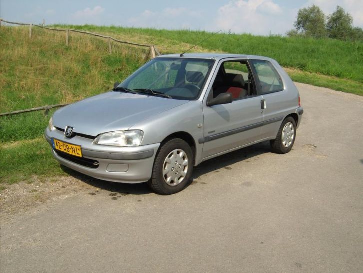 Peugeot 106 1.1 Accent Sport 1999 Grijs 159.000 NIEUWE APK