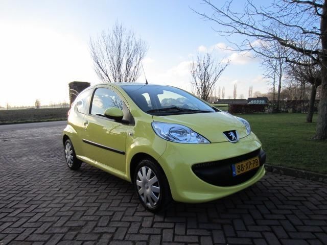 Peugeot 107 1.0 12V 3DR automaat 2007 Geel