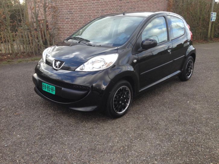 Peugeot 107 1.0 12V 5 Drs Zwart Full option Airco Urban Move