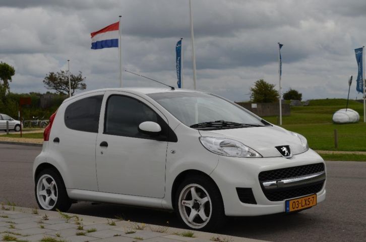 Peugeot 107 1.0 12V 5DR 2010 Wit