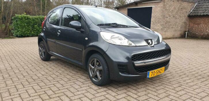 Peugeot 107 1.0 12V 5DR 2011 Met nieuwe lichtmetalen velgen.