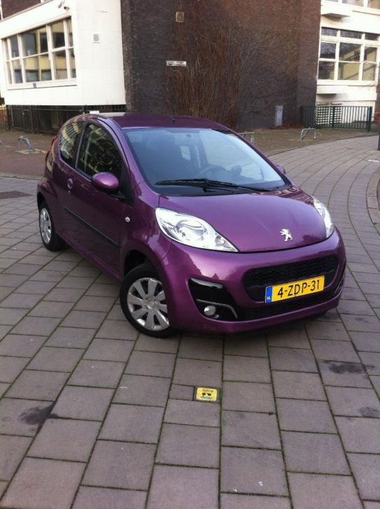 Peugeot 107 1.0-12V Premire Paars 082012
