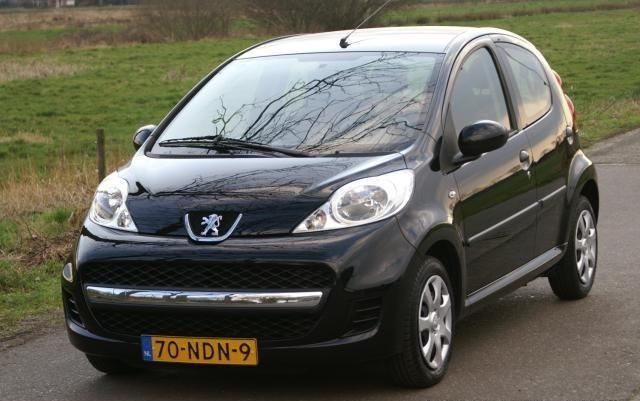 Peugeot 107 1.0-12V Urban-Move 5 deurs in nieuwstaat