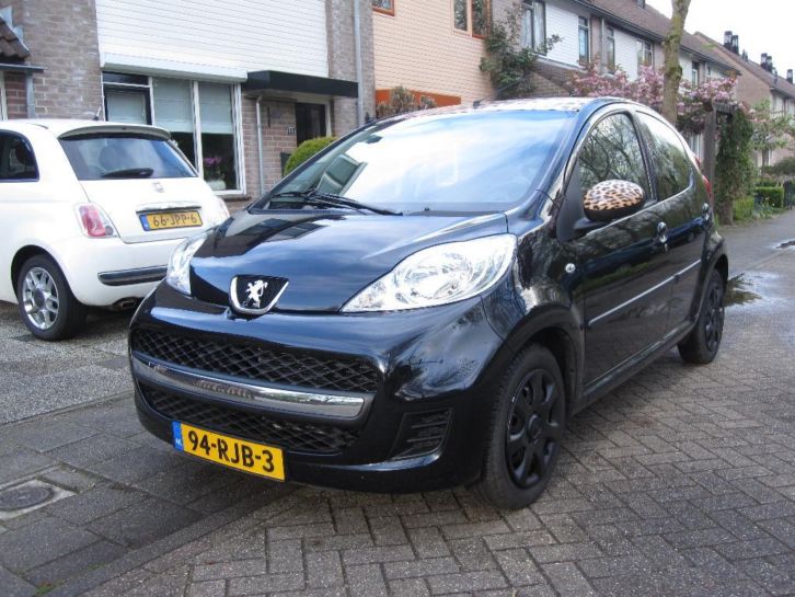 Peugeot 107 5 Deurs 2011 Zwart UNIEK PANTERAIRCO, lage KM