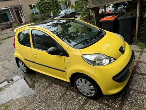 Peugeot 107 5DR 2008 achter nw banden plus deel uitlaat