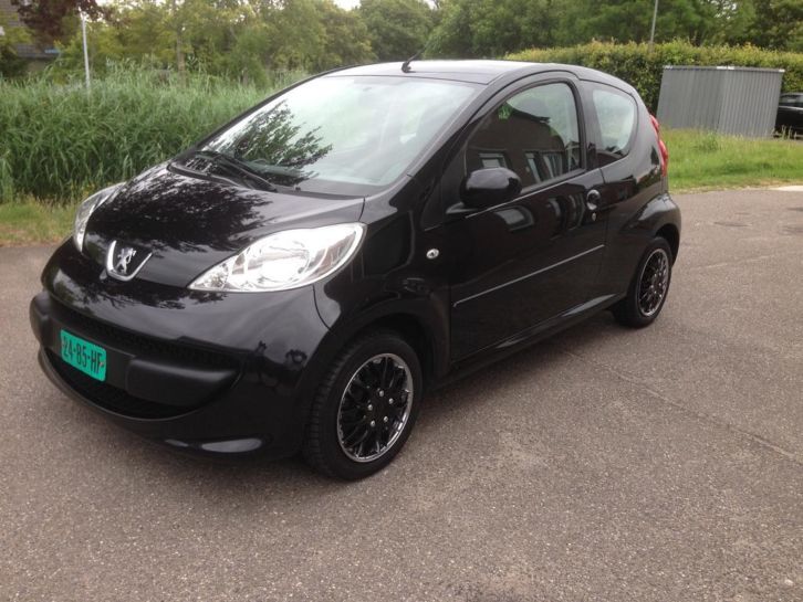 Peugeot 107 XS 1.0 12V 3 Drs Zwart Electrisch pakket