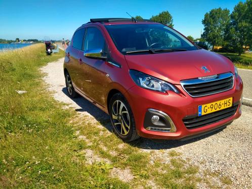 Peugeot 108 rood cabrio 5 deurs weinig kilometers