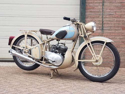 Peugeot 125cc 1949 uit een VerzamelingMuseum