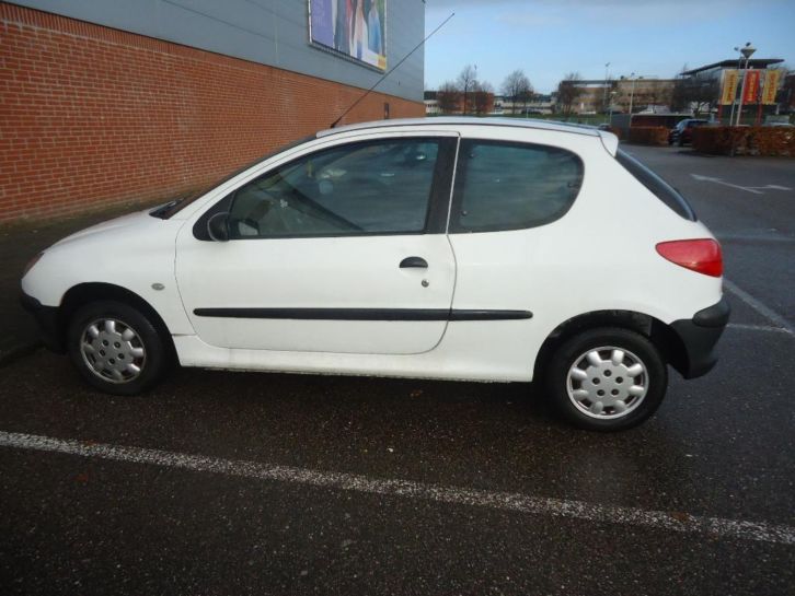 Peugeot 206 1.1 XN 3D 2000 Wit