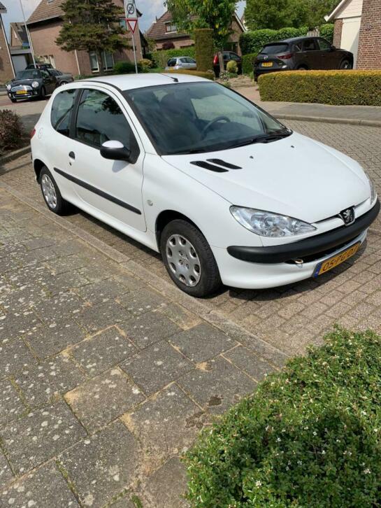 Peugeot 206 1.1 XR 3D 2004 Wit