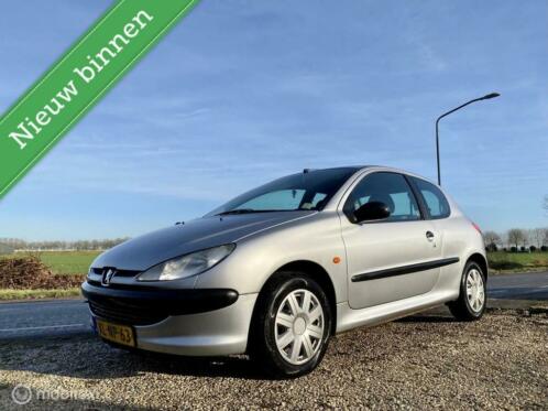 Peugeot 206 1.1 XR, Weinig km 140.000 km, NAP, APK, Zuinig