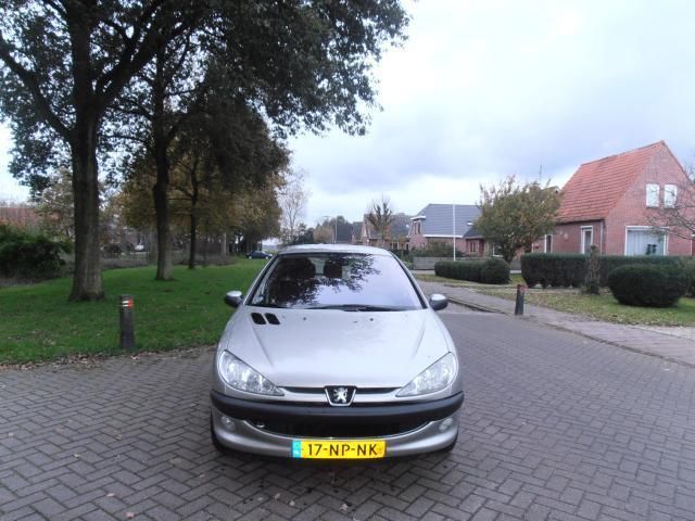 Peugeot 206 1.4-16V Gentry airco 5 drs