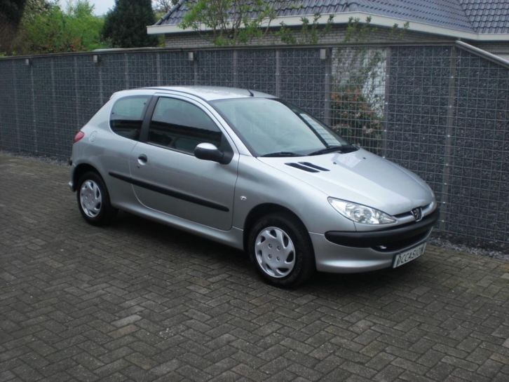 Peugeot 206 1.4 3D 2006 Grijs