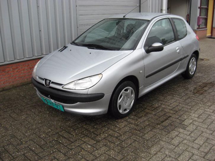 Peugeot 206 1.4 3D AUT 2000 Grijs inruil mogelijk ZIE ADV