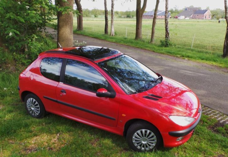 Peugeot 206 1.4 3D nieuwe apk mooie auto