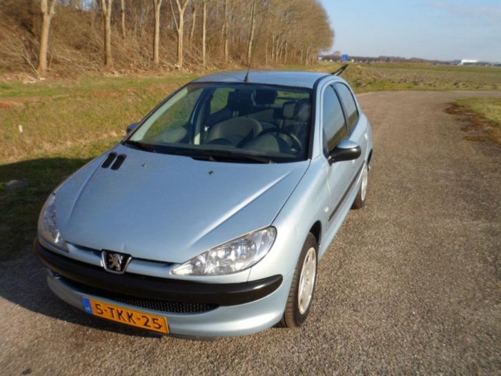 Peugeot 206 1.4 , 5Deurs, AUTOMAAT ,Bj2004 ,Grijs,Nw APK